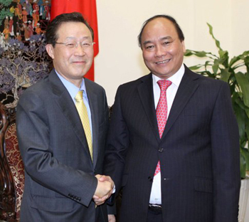 ອະດີດລັດຖະມົນຕີປະສານງານດ້ານນະໂຍບາຍສ.ເກົາຫຼີ ຢ້ຽມຢາມຫວຽດນາມ